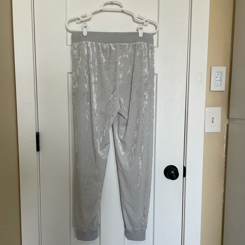Aerie crushed velvet joggers - Picture 3 of 4